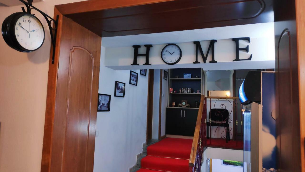 Tufina Hostel 티라나 외부 사진